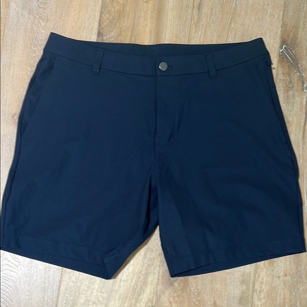 Lululemon ABC Classic-Fit Short 7"
Warpstreme Men's True Navy Shorts in Size 34.